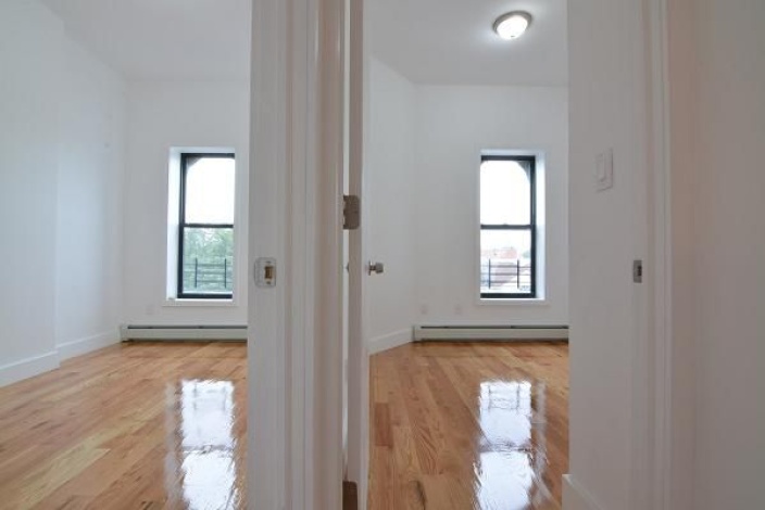 Brooklyn,New York 11208,Past Rentals,1101