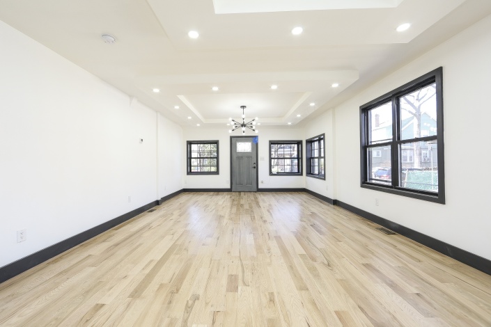 East 35th St 575,Brooklyn,New York 11203,Sold,575,1180