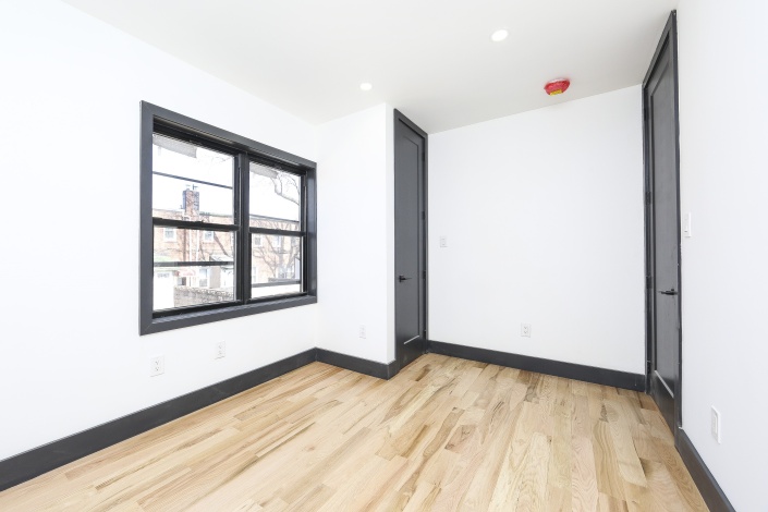 East 35th St 575,Brooklyn,New York 11203,Sold,575,1180