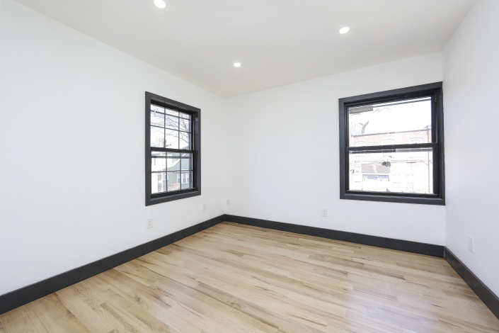 East 35th St 575,Brooklyn,New York 11203,Sold,575,1180