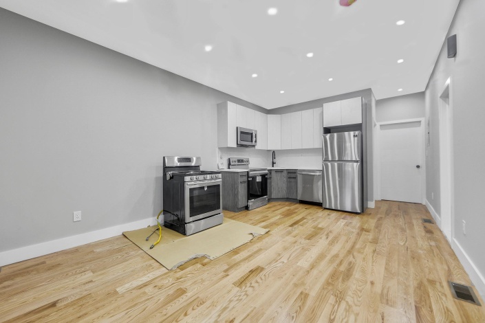 633 Crescent St St,Brooklyn,New York 11207,Sold,Crescent St,1183