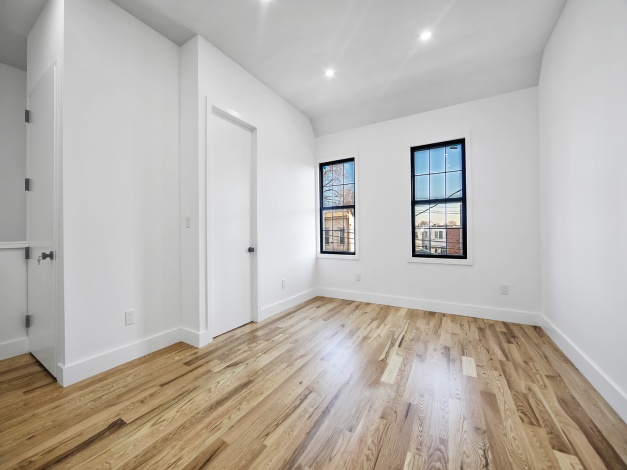 68-72 76th 76 St,Middle Village,New York 11379,Sold,76,1189