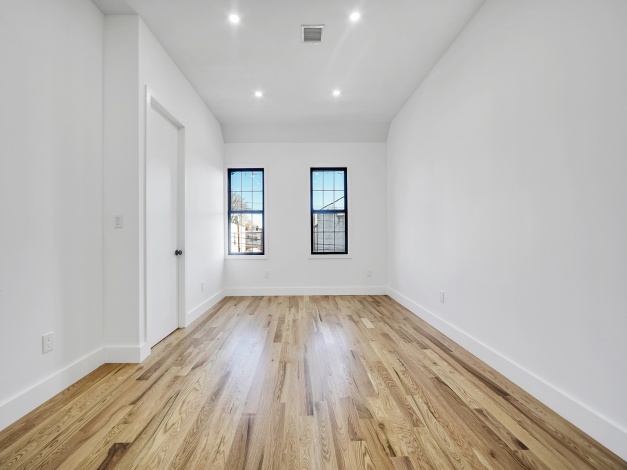 68-72 76th 76 St,Middle Village,New York 11379,Sold,76,1189