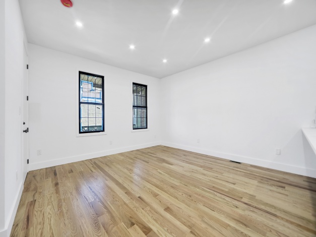 68-72 76th 76 St,Middle Village,New York 11379,Sold,76,1189