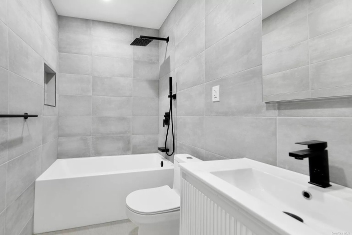 East New York,New York 11207,Sold,1271