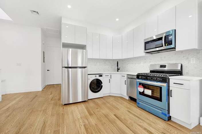 East New York,New York 11207,Sold,1271